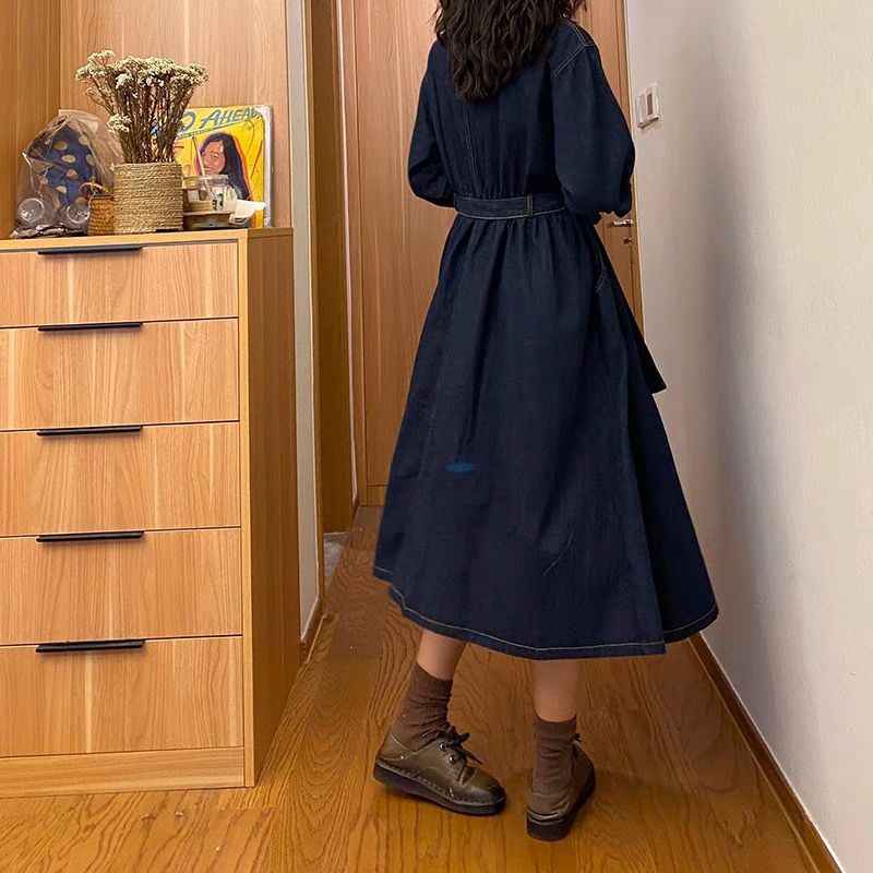 Fitted Figure-flattering Vintage-style Maxi Dress - ETAclothes.store