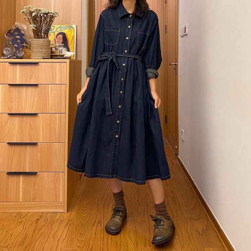 Fitted Figure-flattering Vintage-style Maxi Dress - ETAclothes.store
